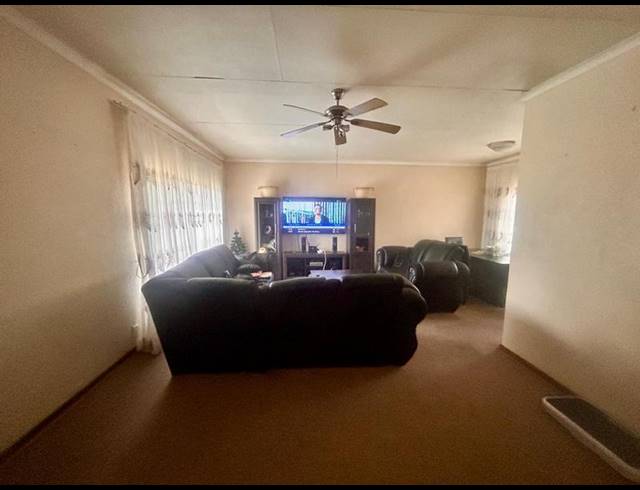 3 BEDROOM HOUSE FOR SALE IN FLORAPARK